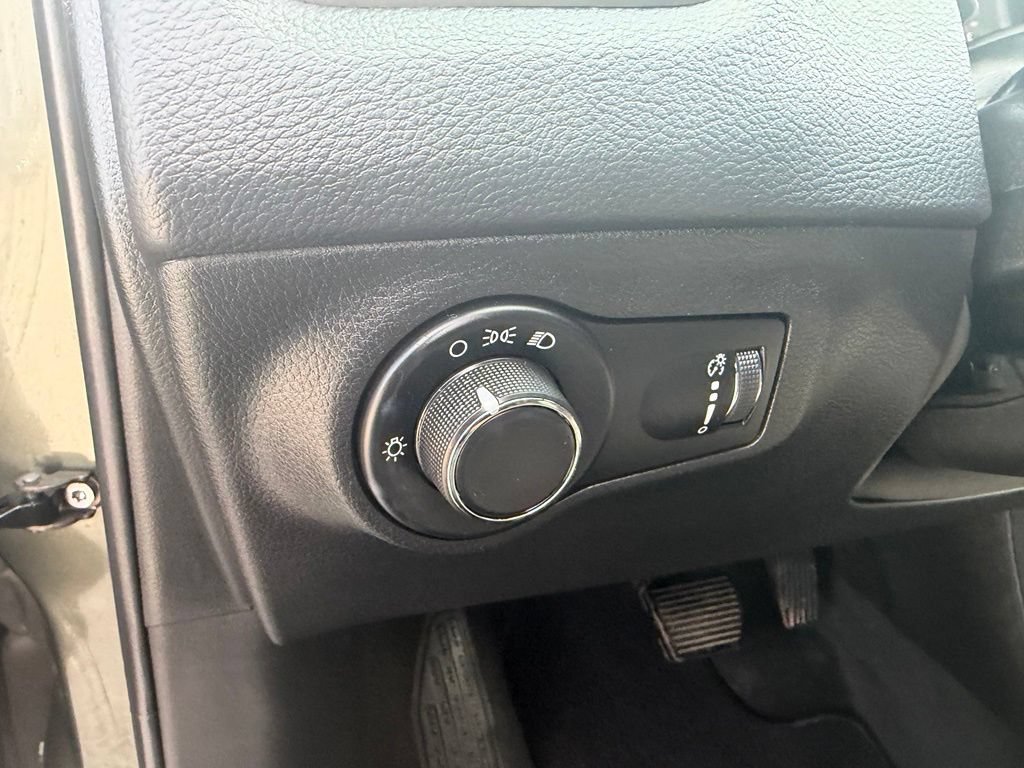 Used 2018 Jeep Compass Sport AWD/4WD image 11