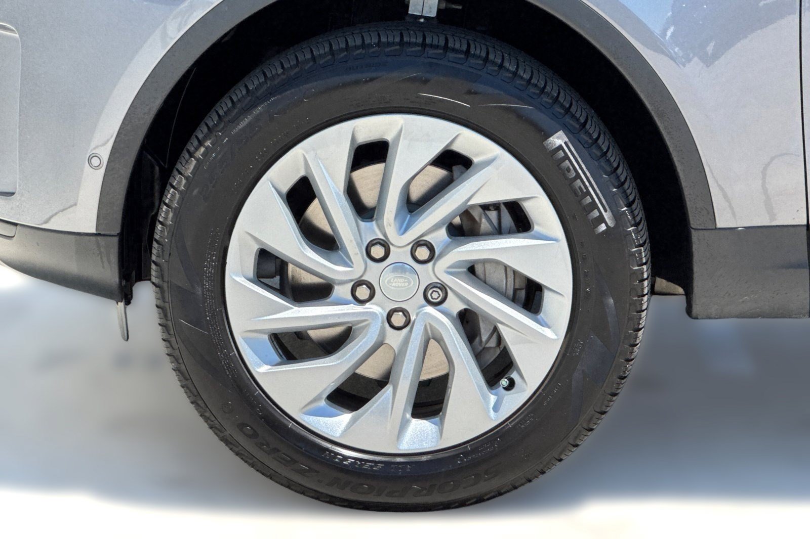 Used 2022 Land Rover Discovery S AWD/4WD image 13