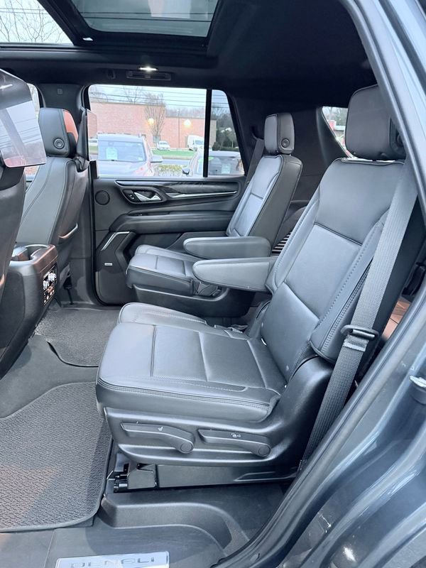 Used 2021 GMC Yukon Denali w/ Denali Premium Package image 10