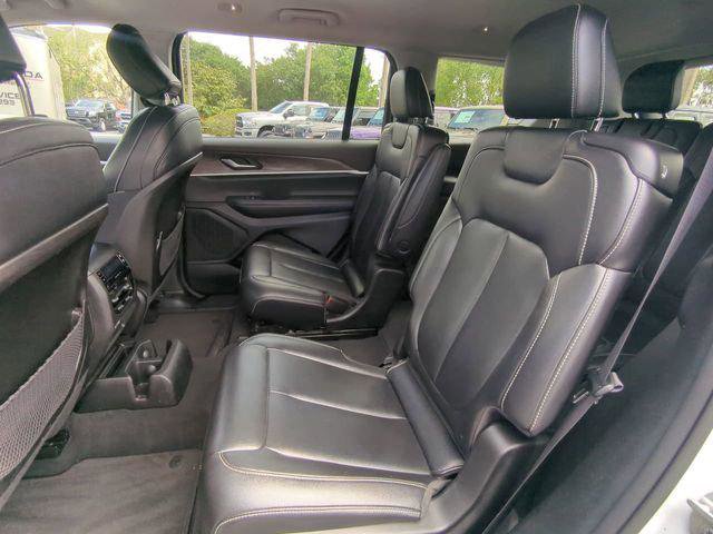 Certified 2023 Jeep Grand Cherokee L Limited AWD/4WD image 17