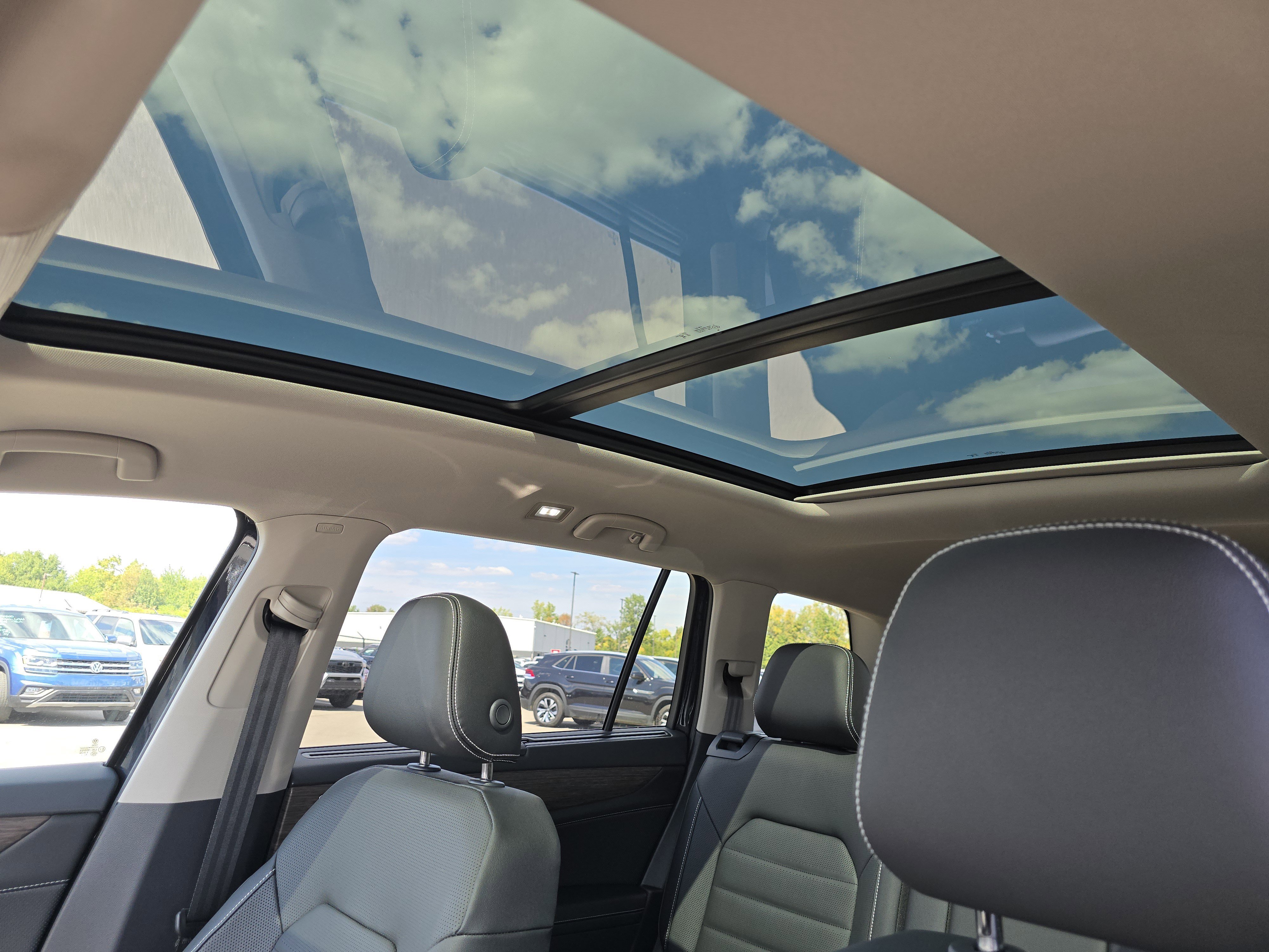 New 2026 Volkswagen Atlas SEL image 9