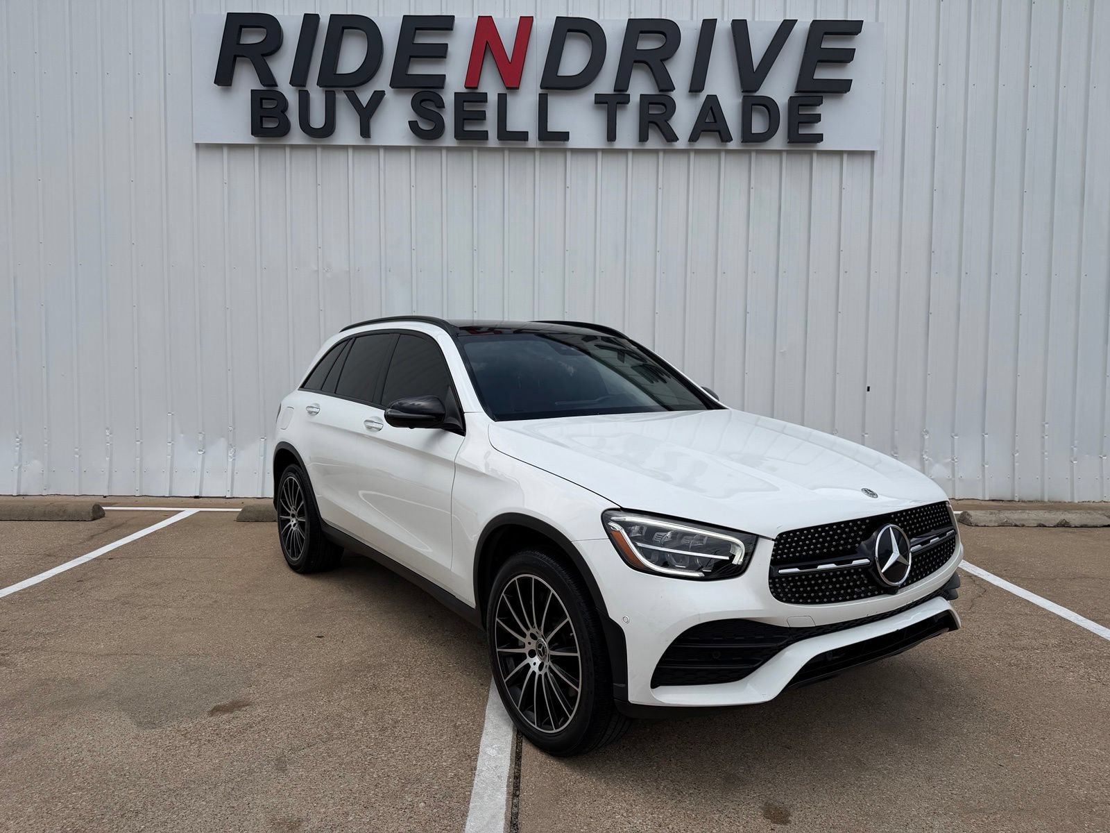 Used 2022 Mercedes-Benz GLC 300 4MATIC w/ AMG Line image 9