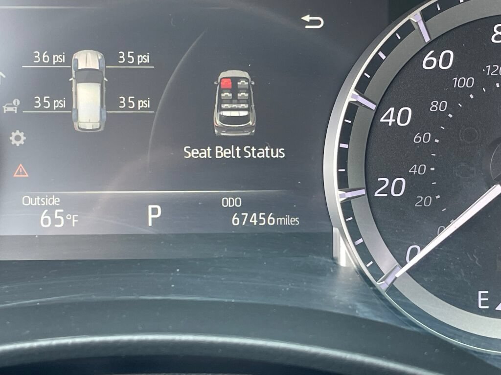 Used 2023 Toyota Highlander XLE FWD image 3