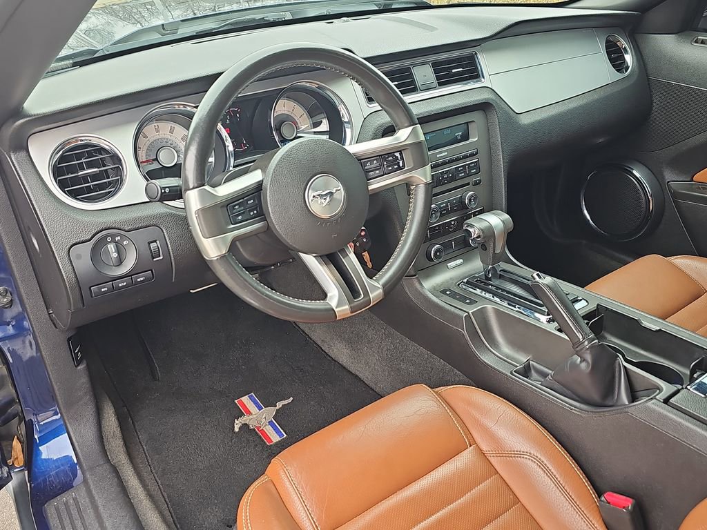Used 2010 Ford Mustang Convertible image 17