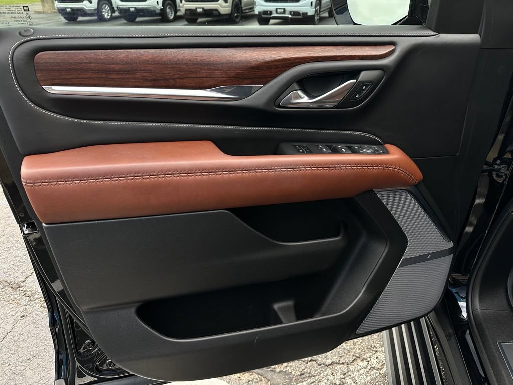 Used 2023 GMC Yukon Denali Ultimate w/ LPO, Floor Liner Package AWD/4WD image 12