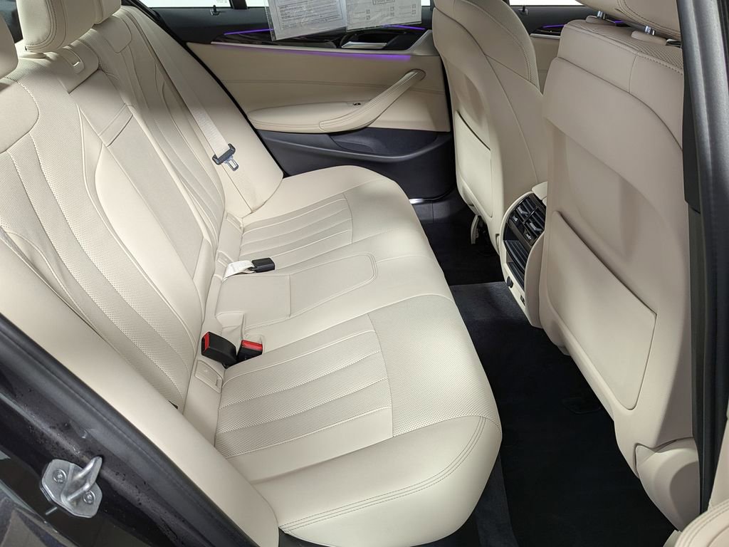 Certified 2022 BMW 530i xDrive w/ Convenience Package image 40