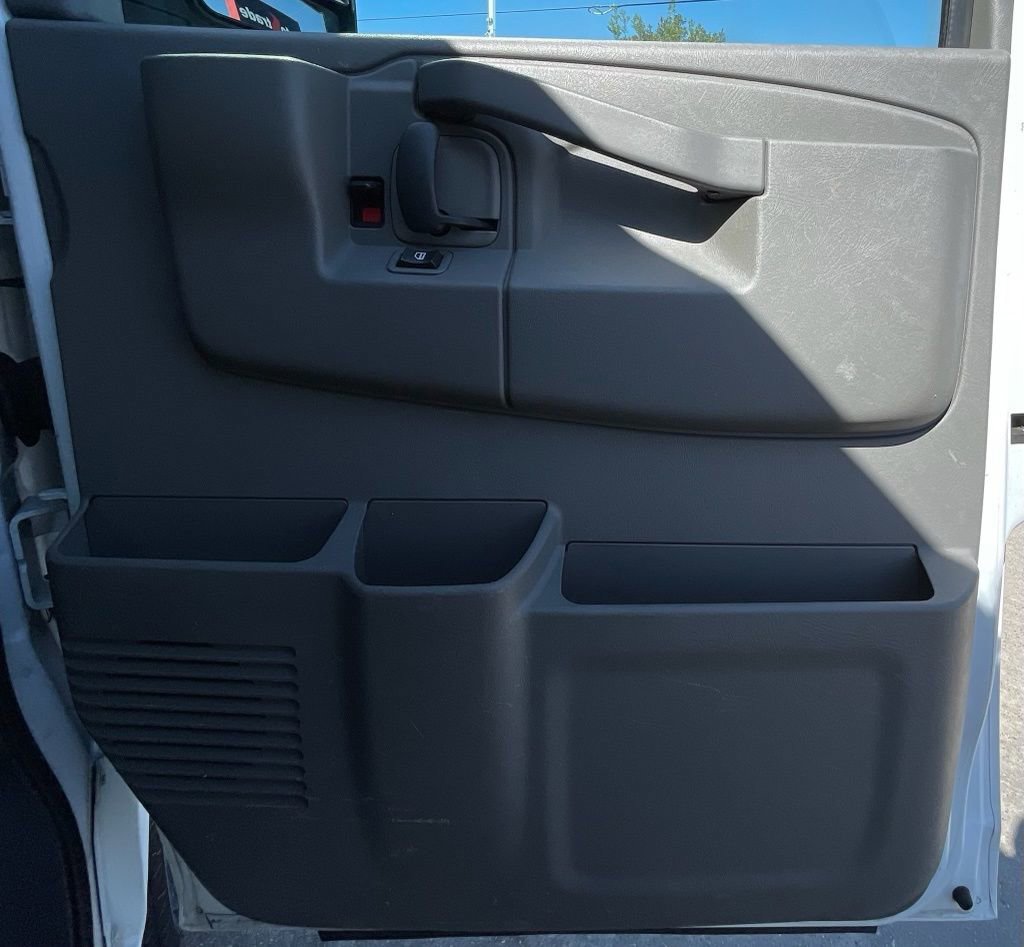 Used 2017 Chevrolet Express 2500 Extended image 32