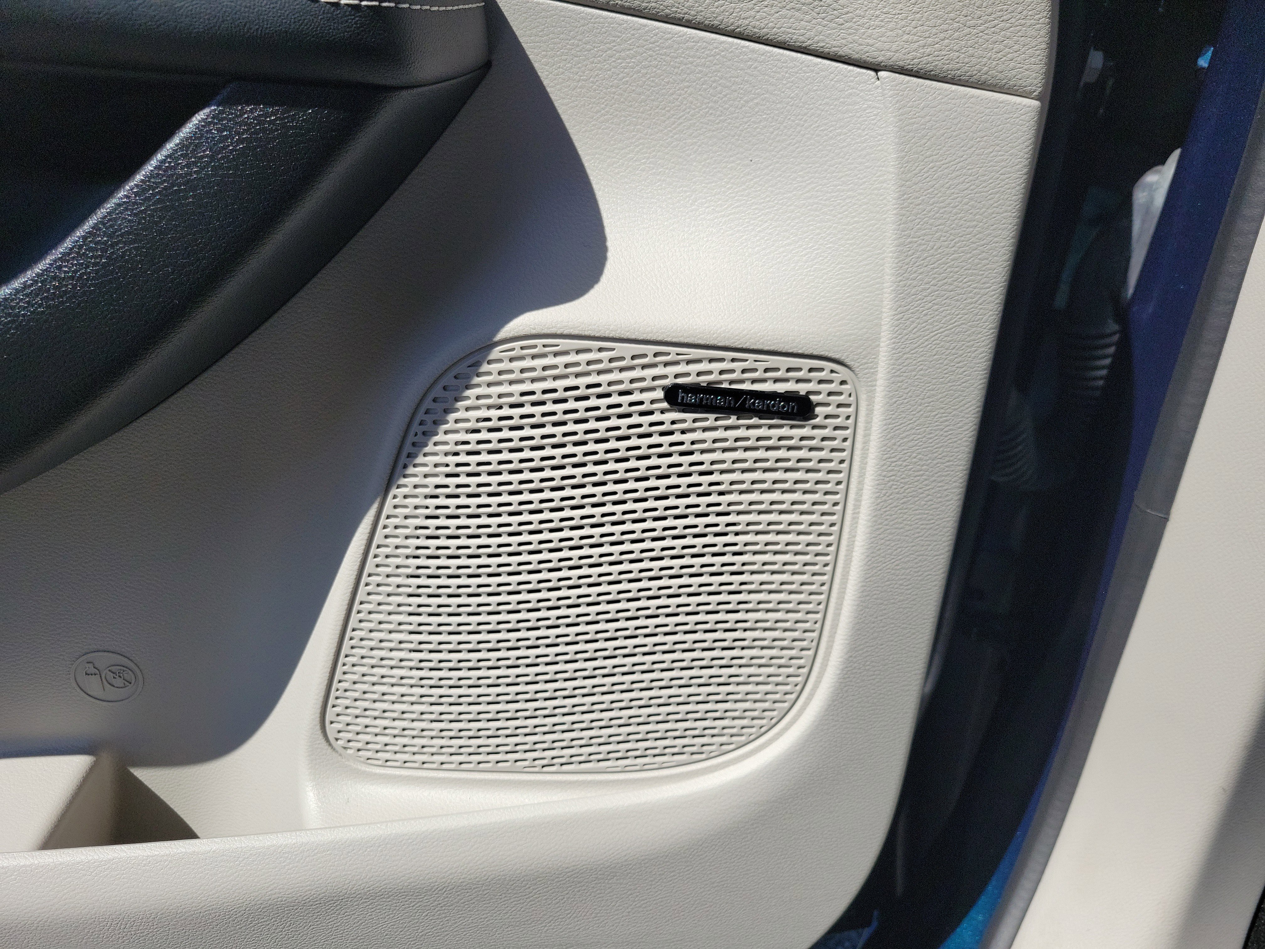 Used 2022 Chrysler Pacifica Limited image 17