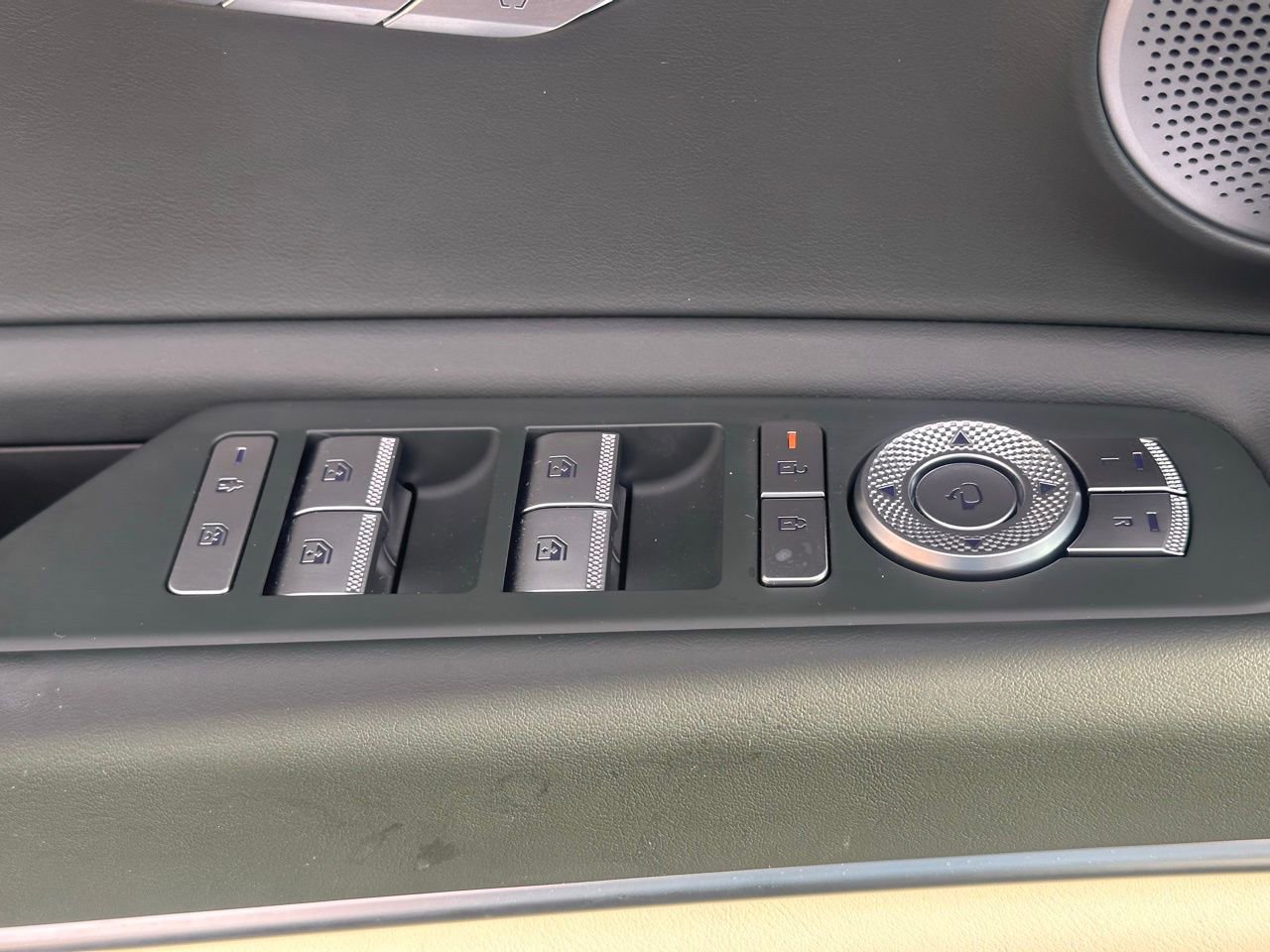 Used 2025 Genesis GV80 3.5T Prestige image 25