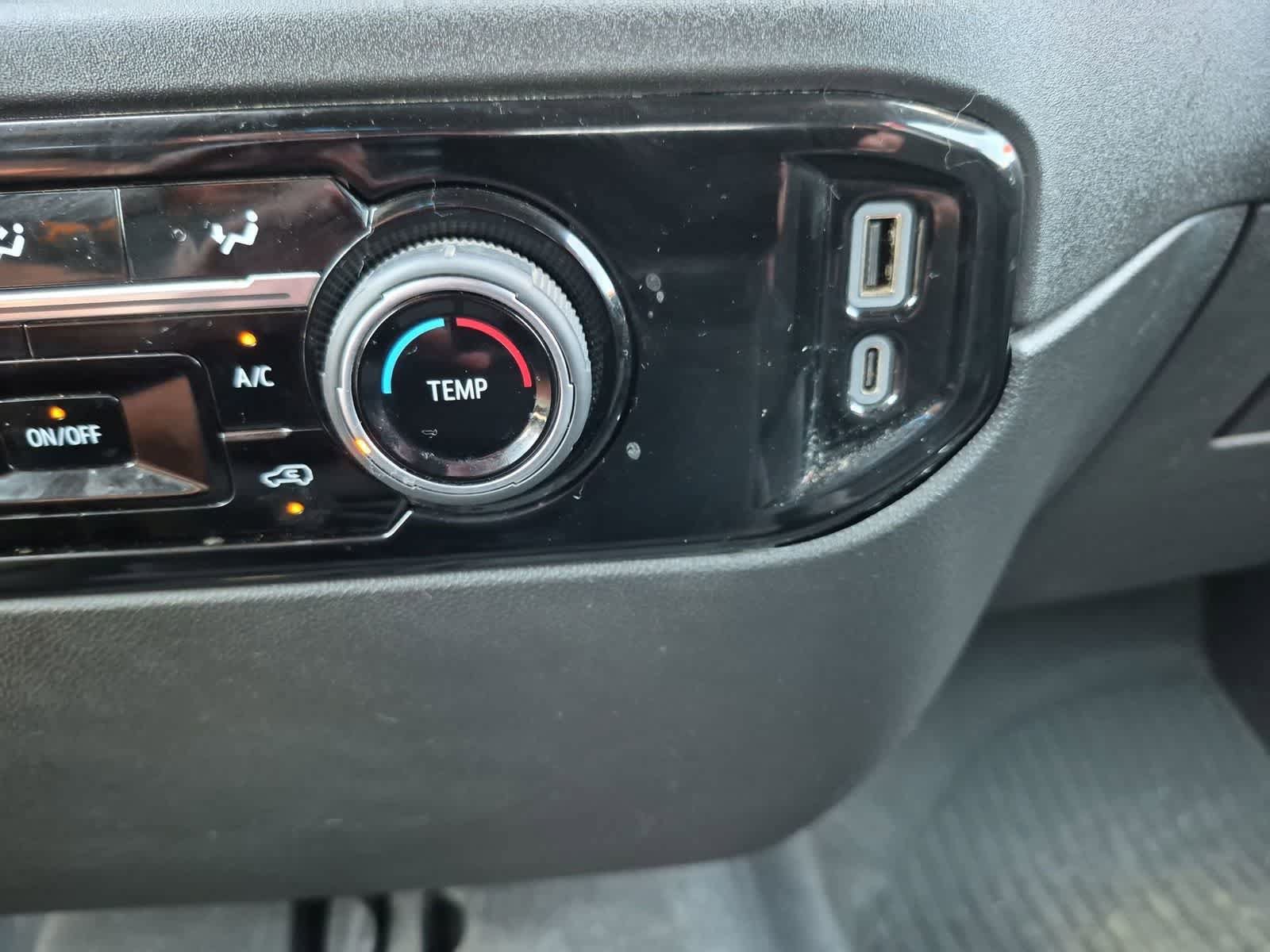 Used 2024 Chevrolet Silverado 2500 LT AWD/4WD image 30