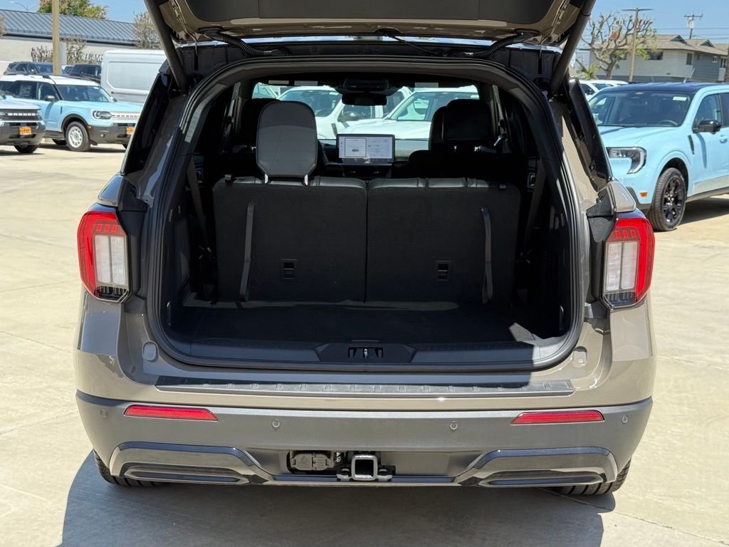 New 2026 Ford Explorer ST-Line w/ ST-Line Street Pack RWD image 16
