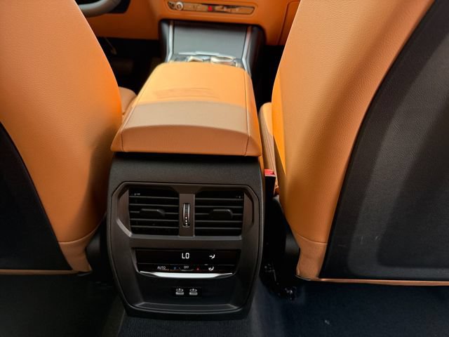 New 2026 BMW 330i xDrive Sedan w/ Convenience Package AWD/4WD image 19