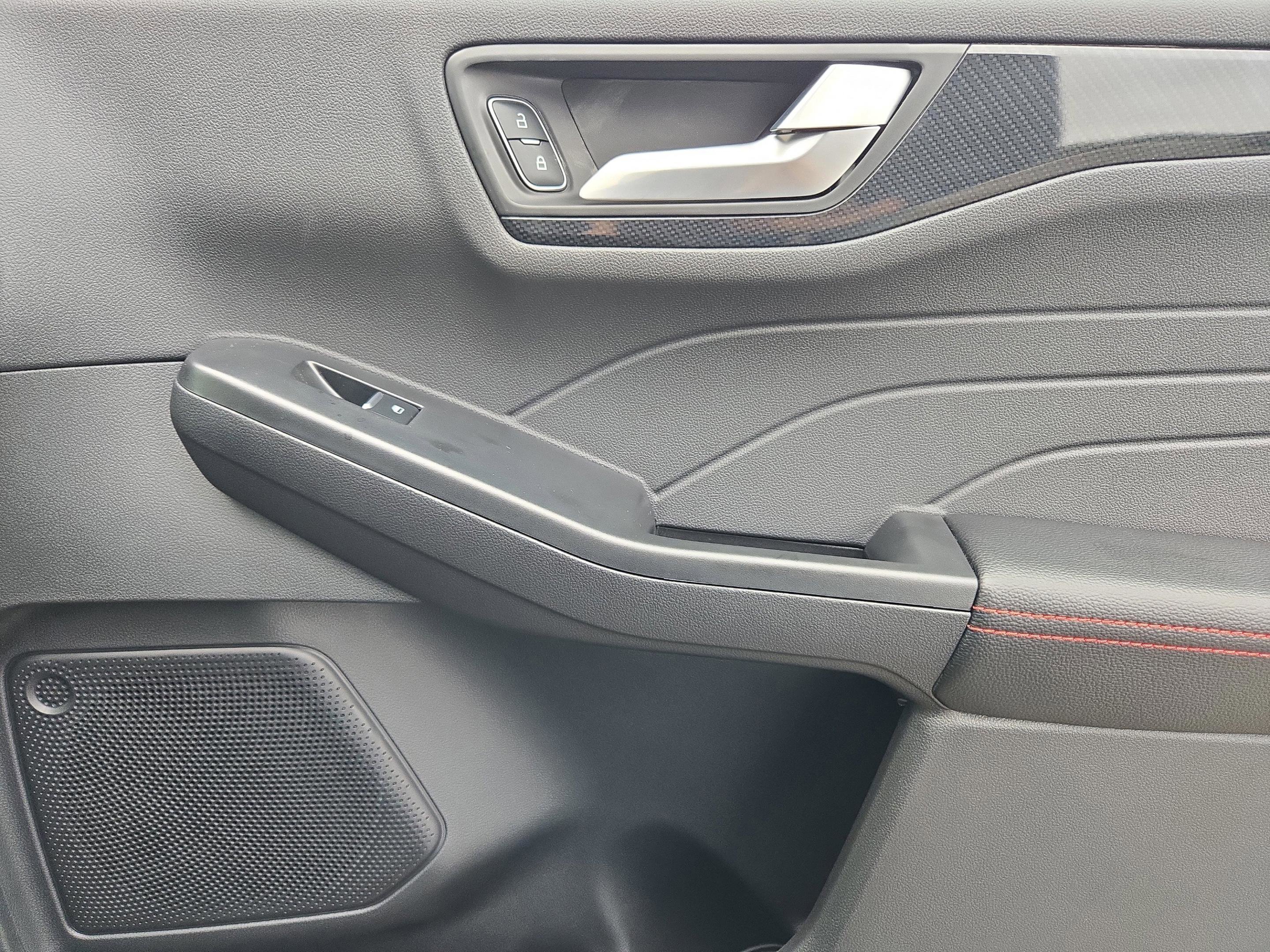 New 2026 Ford Escape ST-Line w/ Tech Pack #1 image 32
