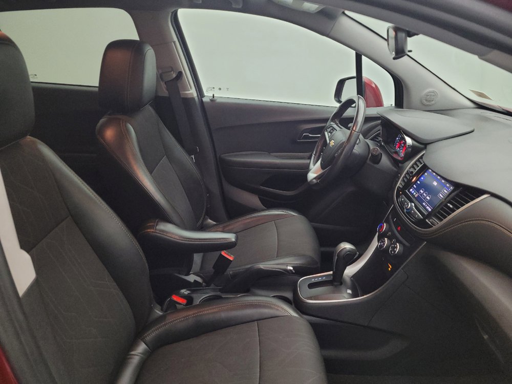 Used 2020 Chevrolet Trax LT w/ LT Convenience Package AWD/4WD image 21