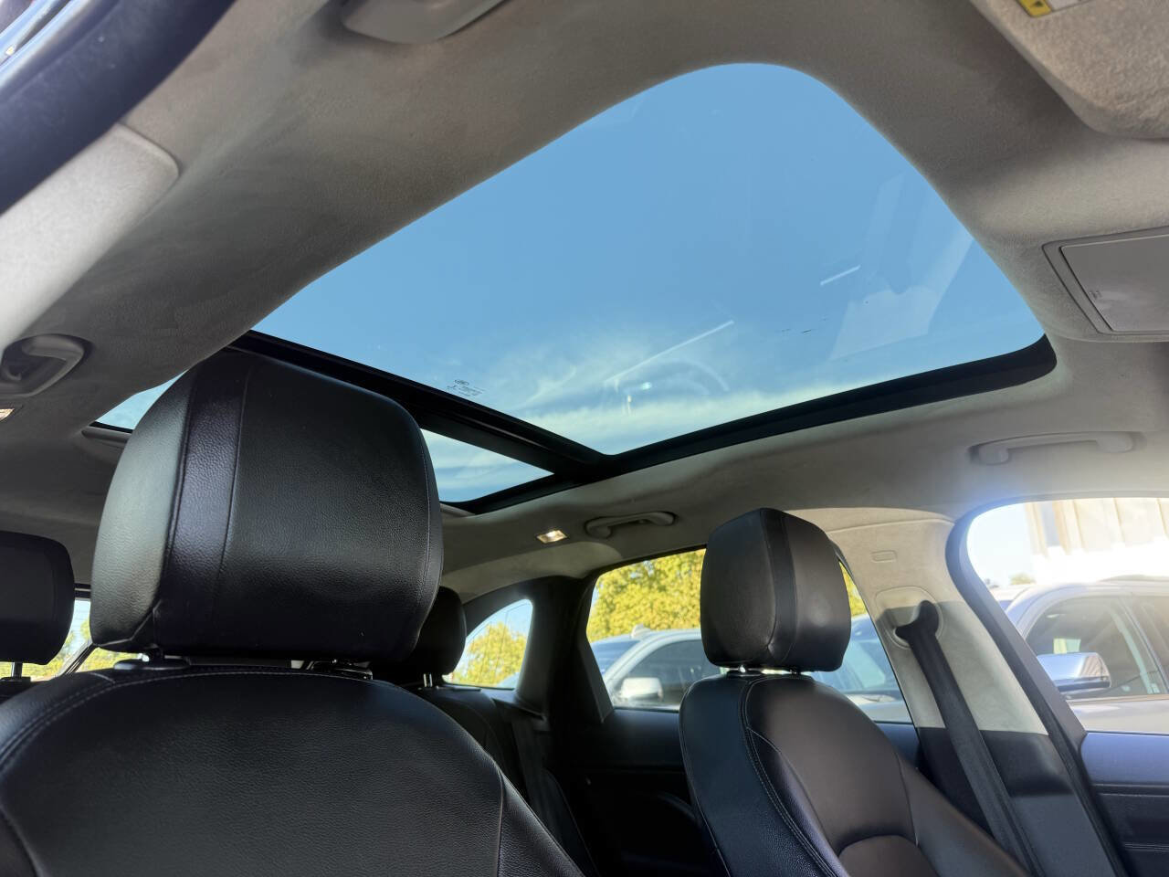 Used 2019 Jaguar F-PACE Premium image 16