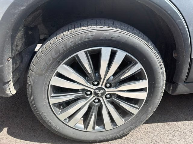 Used 2020 Mitsubishi Outlander SE AWD/4WD image 16