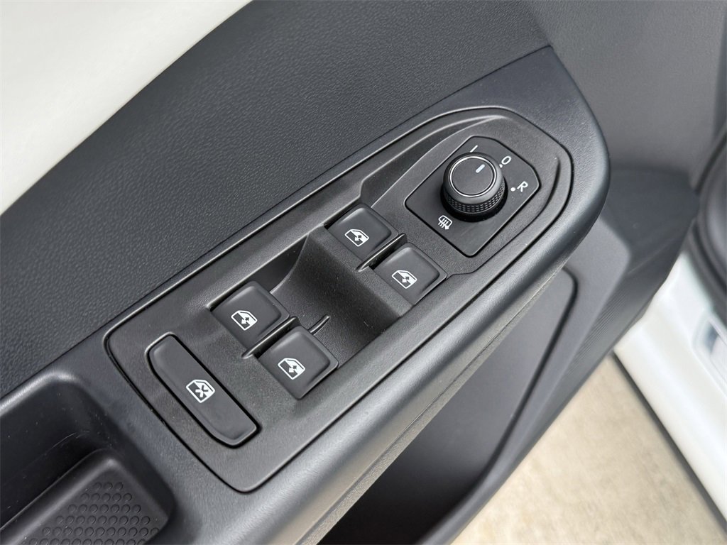 New 2026 Volkswagen Taos SE image 11