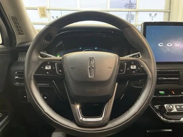 Used 2023 Lincoln Corsair AWD image 18