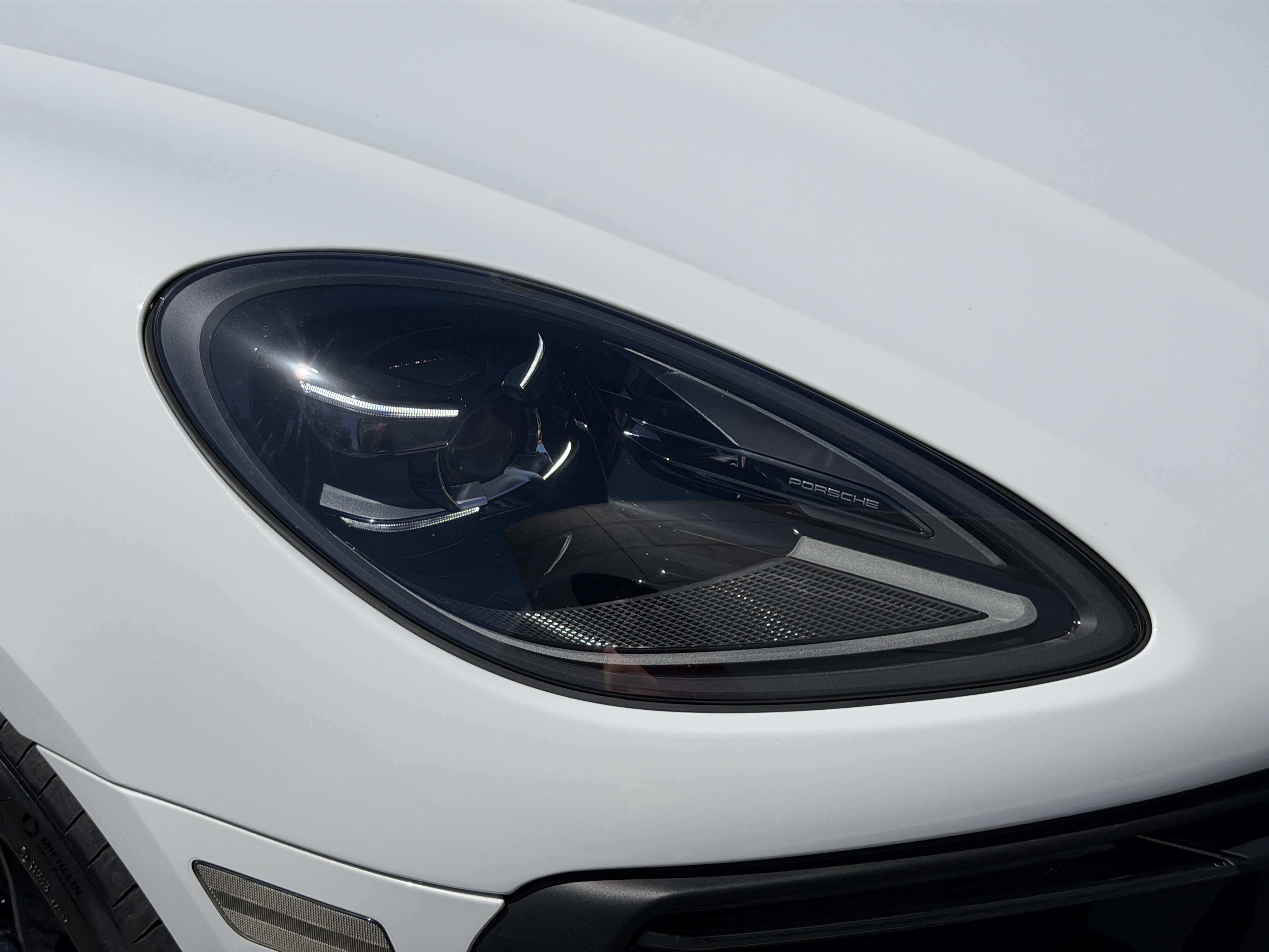 Certified 2025 Porsche Macan GTS image 12