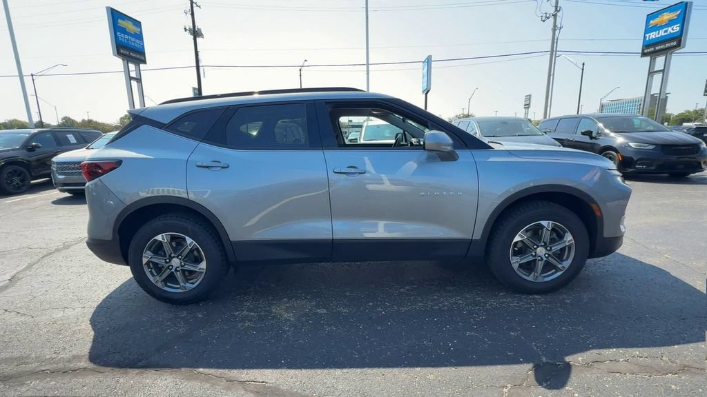Used 2024 Chevrolet Blazer LT w/ Convenience Package FWD image 9