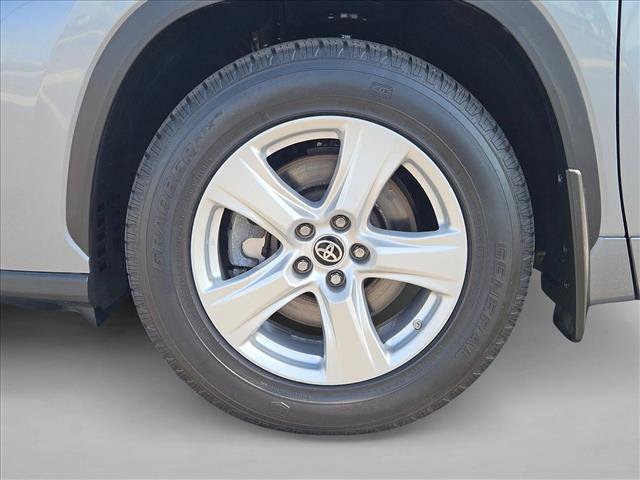 Used 2022 Toyota Highlander LE AWD/4WD image 24
