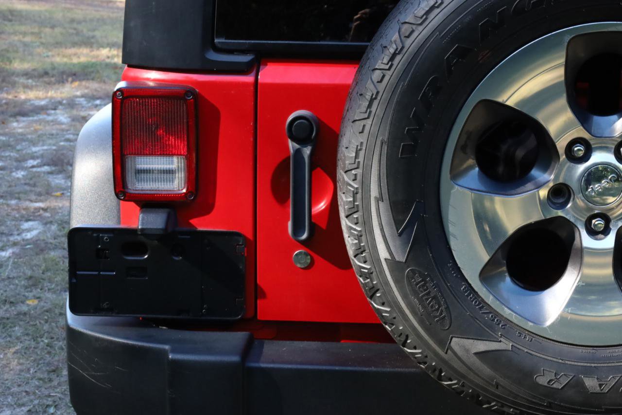 Used 2018 Jeep Wrangler Unlimited Rubicon w/ Cold Weather Group AWD/4WD image 24