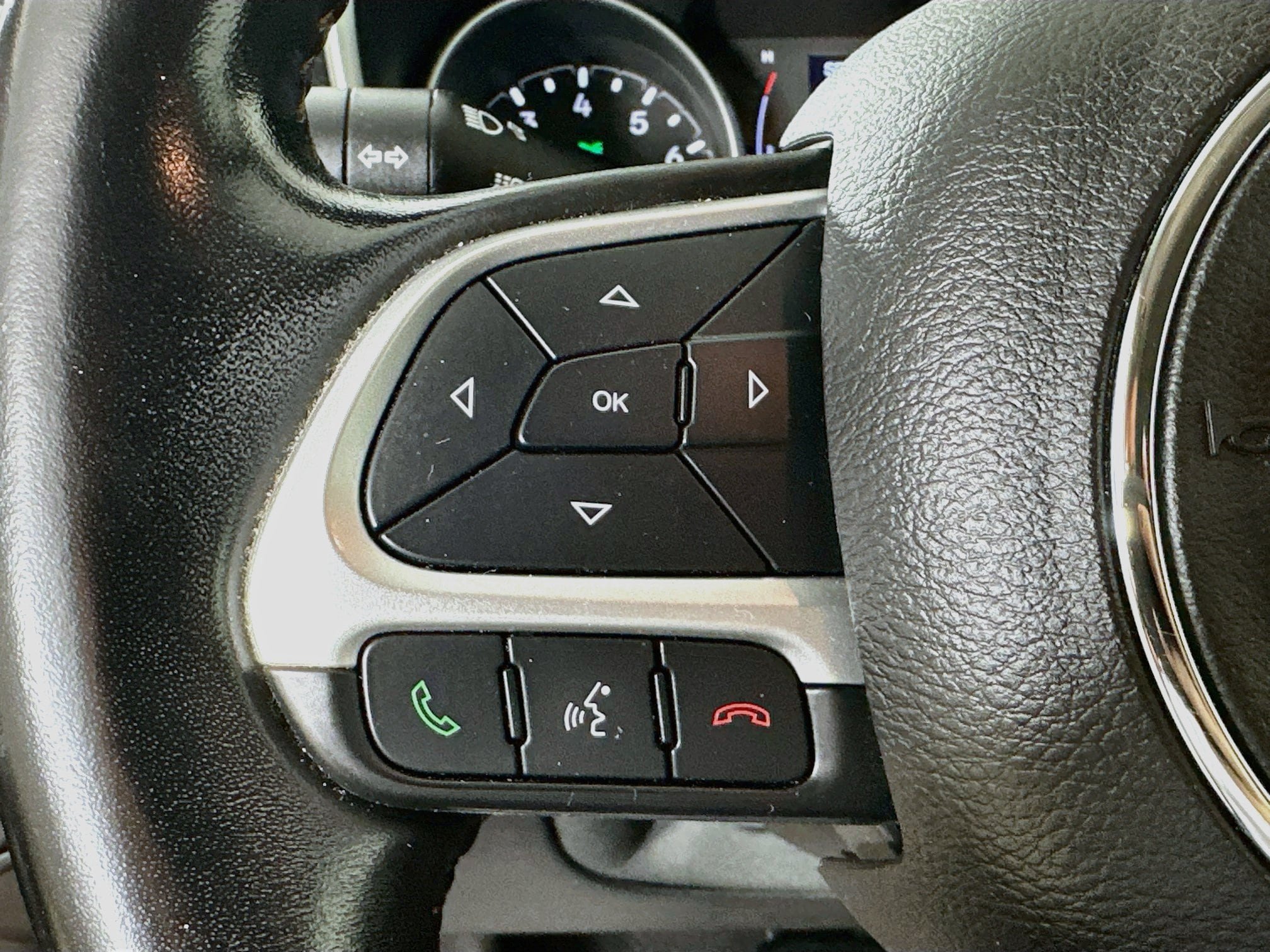 Used 2020 Jeep Compass Latitude AWD/4WD image 12