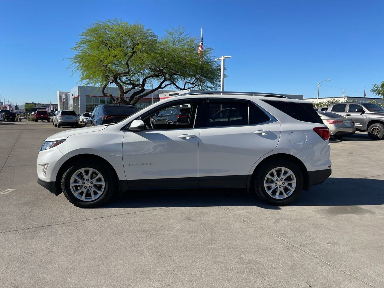 Used 2018 Chevrolet Equinox LT w/ Sun & Infotainment Package image 5
