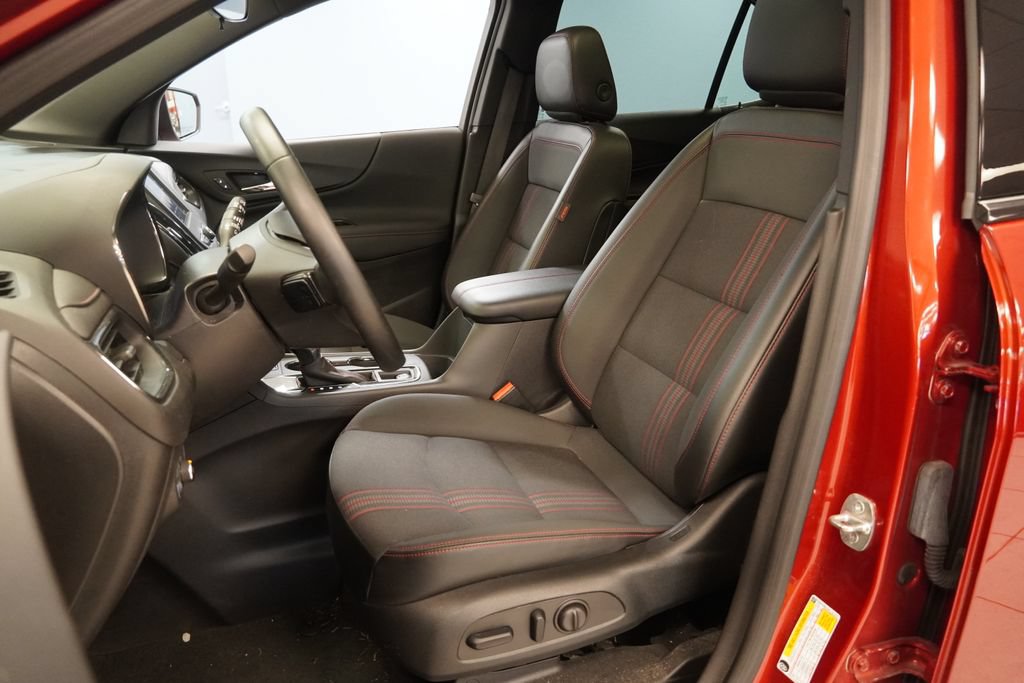 Certified 2023 Chevrolet Equinox RS FWD image 3