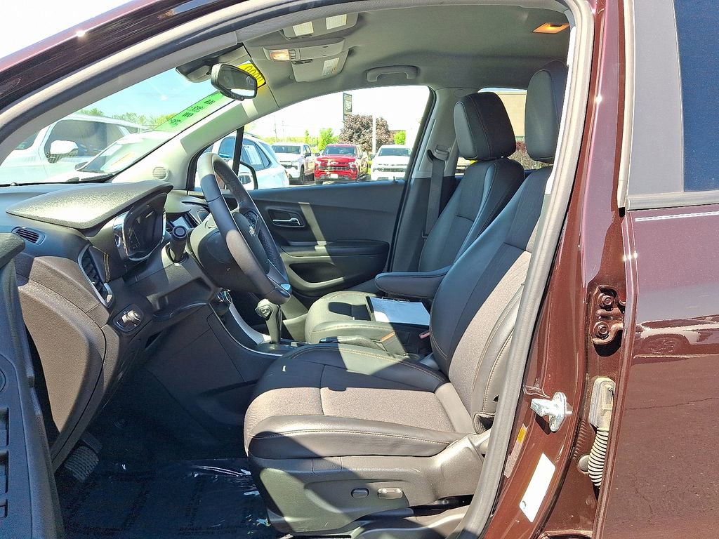 Certified 2022 Chevrolet Trax LT w/ LT Convenience Package AWD/4WD image 14