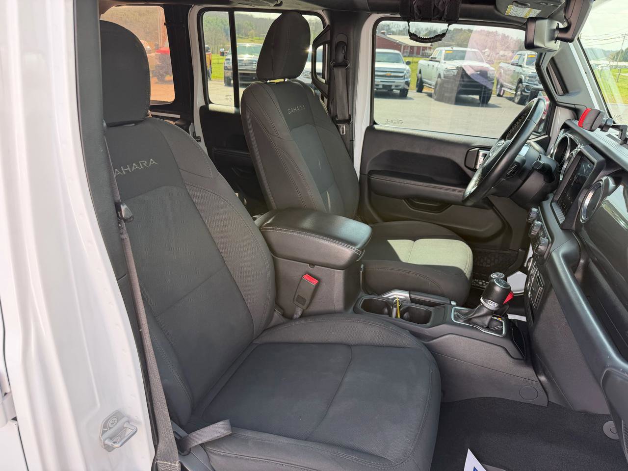 Used 2018 Jeep Wrangler Unlimited Sahara image 18