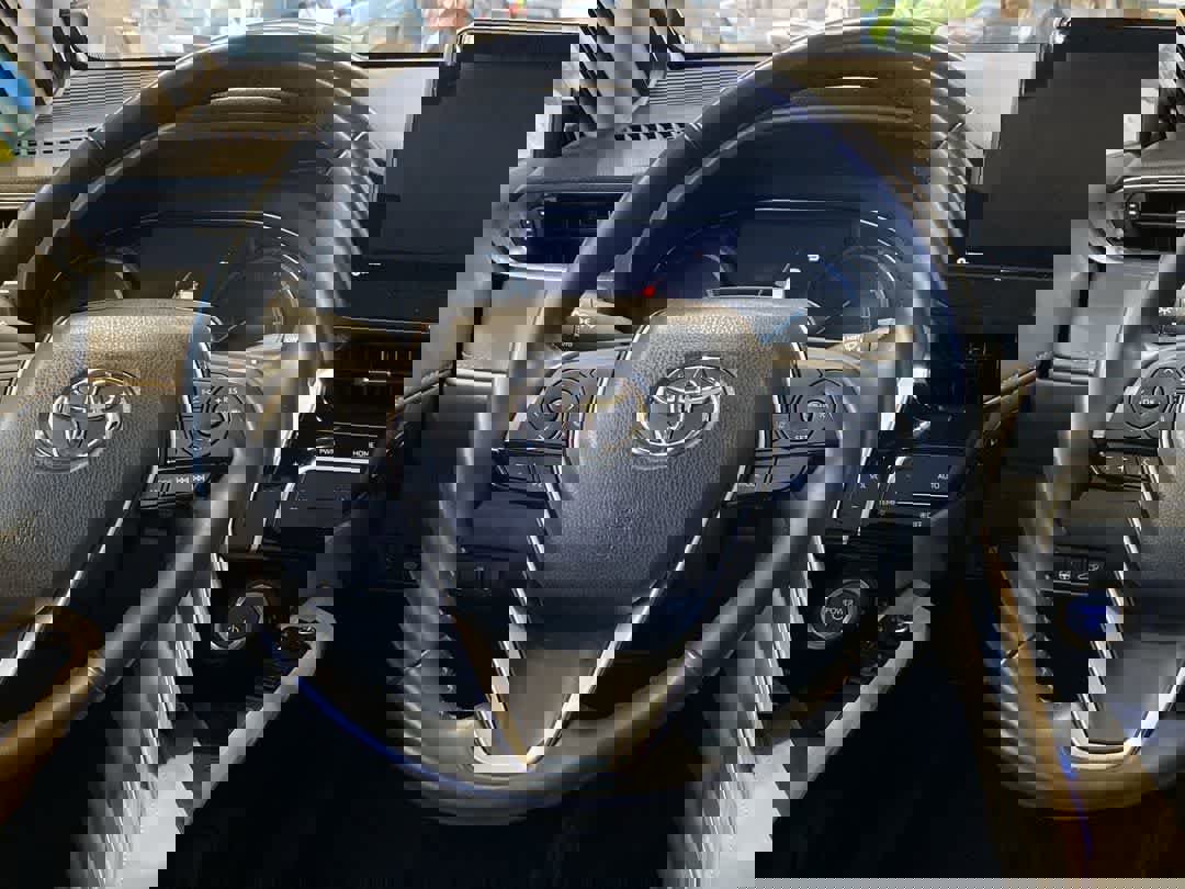 Used 2021 Toyota Venza Limited image 17