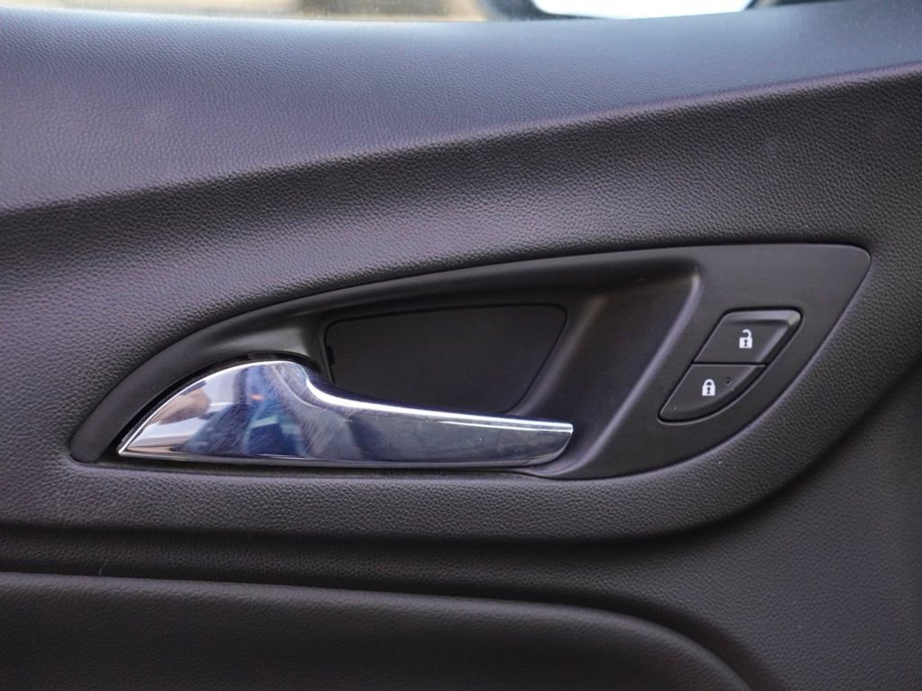 Used 2021 Chevrolet Equinox LT image 11