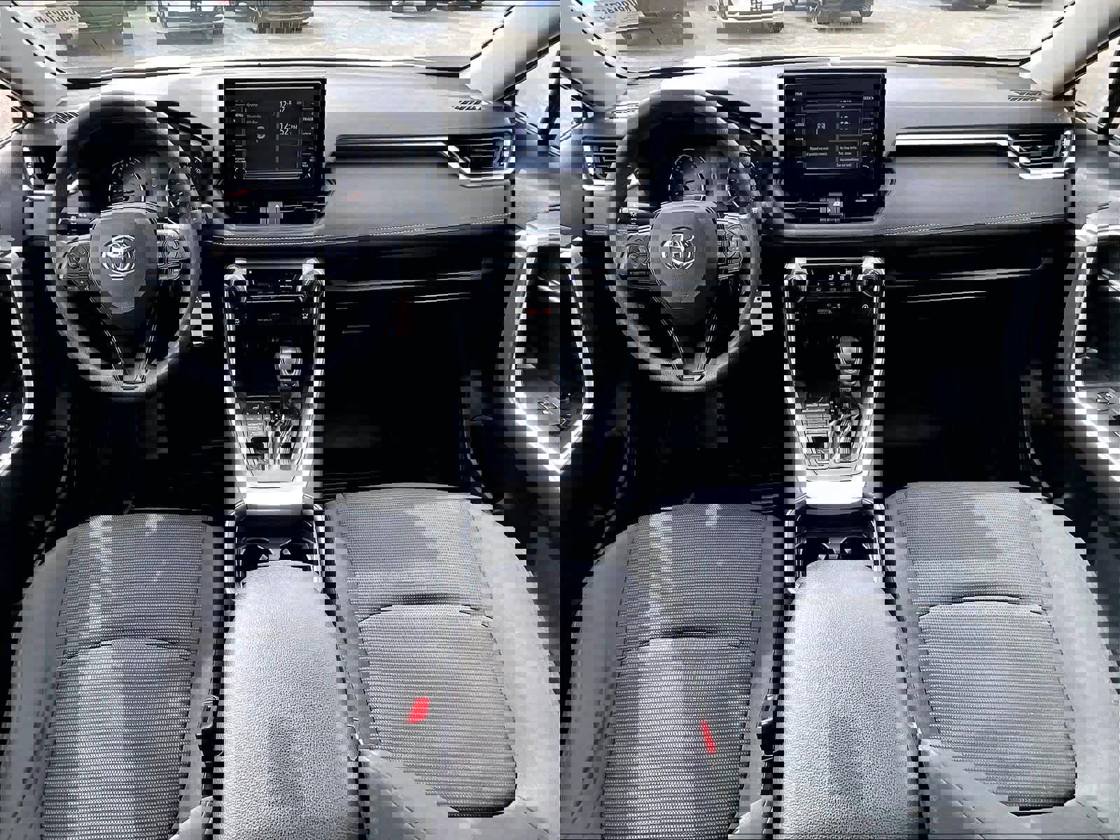 Used 2019 Toyota RAV4 LE image 21