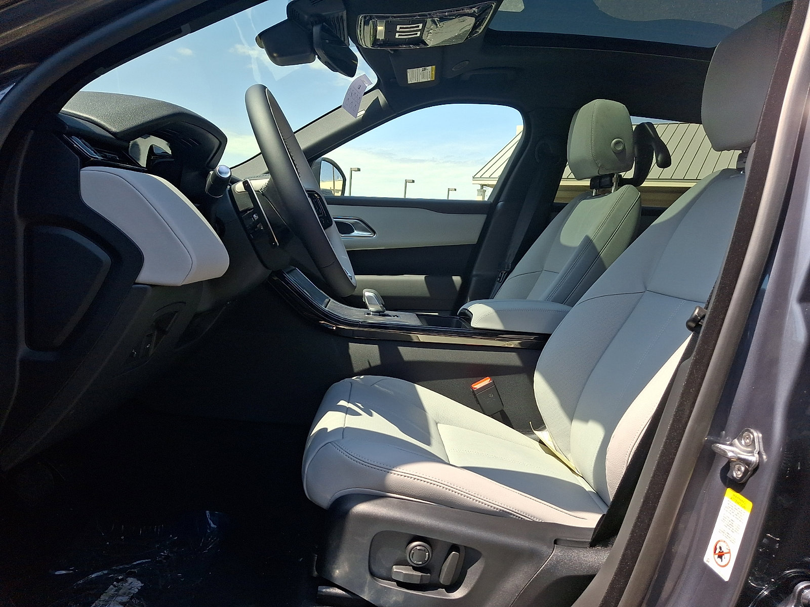 New 2026 Land Rover Range Rover Velar S AWD/4WD image 10