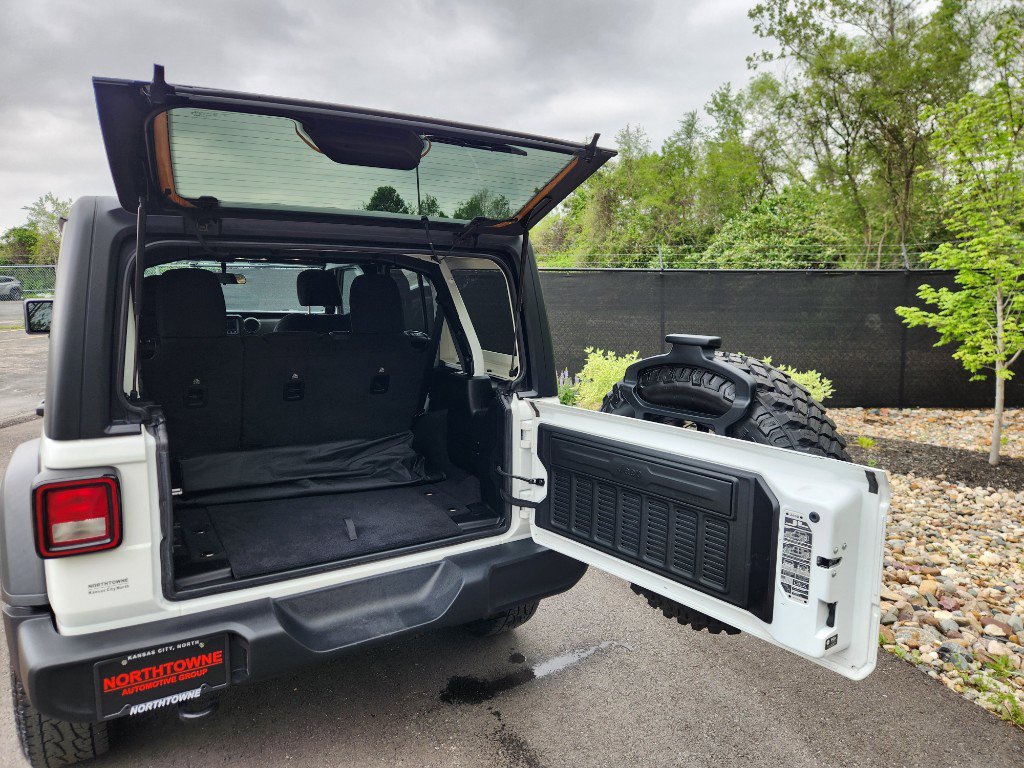 Used 2021 Jeep Wrangler Willys image 21