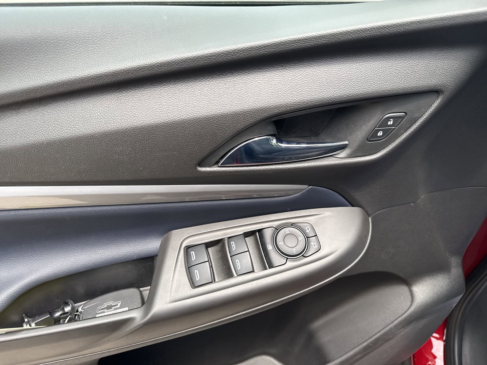 Used 2022 Chevrolet Bolt EUV LT w/ Convenience Package FWD image 16