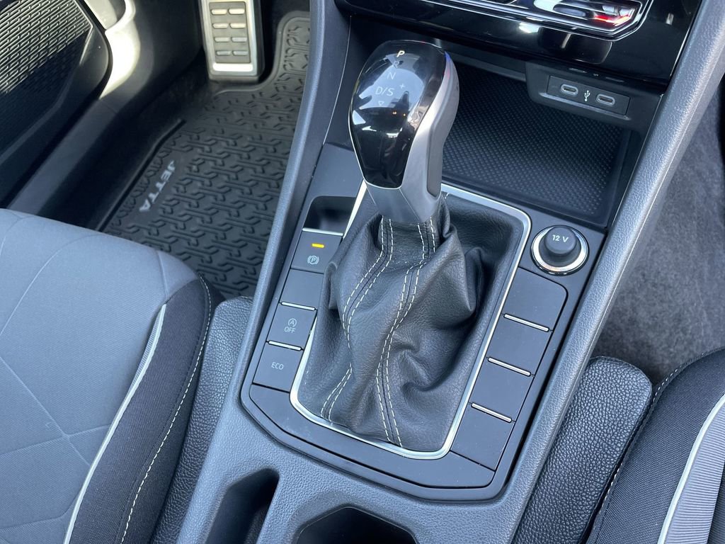 Used 2025 Volkswagen Jetta Sport image 24