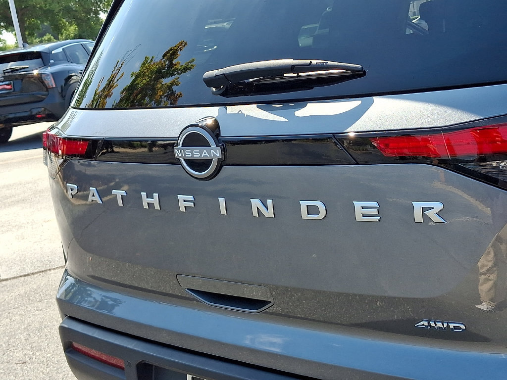 Used 2025 Nissan Pathfinder SV AWD/4WD image 31