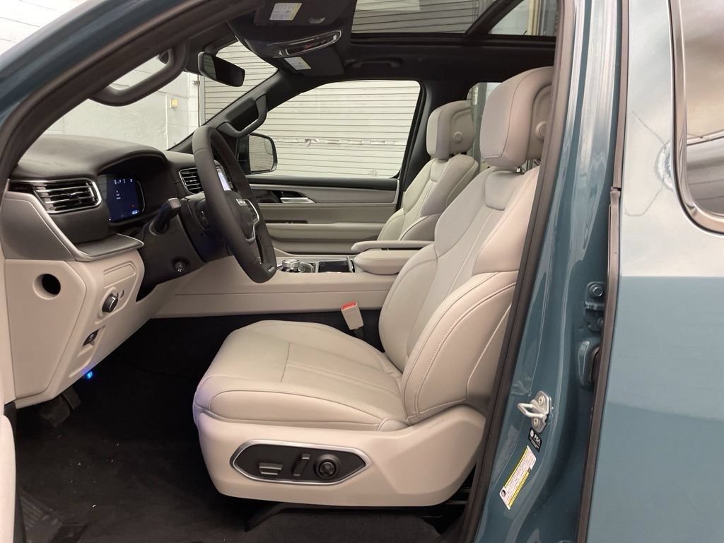 New 2026 Jeep Grand Wagoneer 2WD w/ Premium Group I image 18
