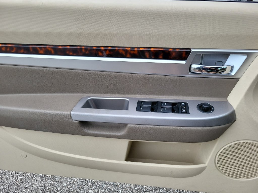 Used 2008 Chrysler Sebring Limited w/ Luxury Group FWD image 22