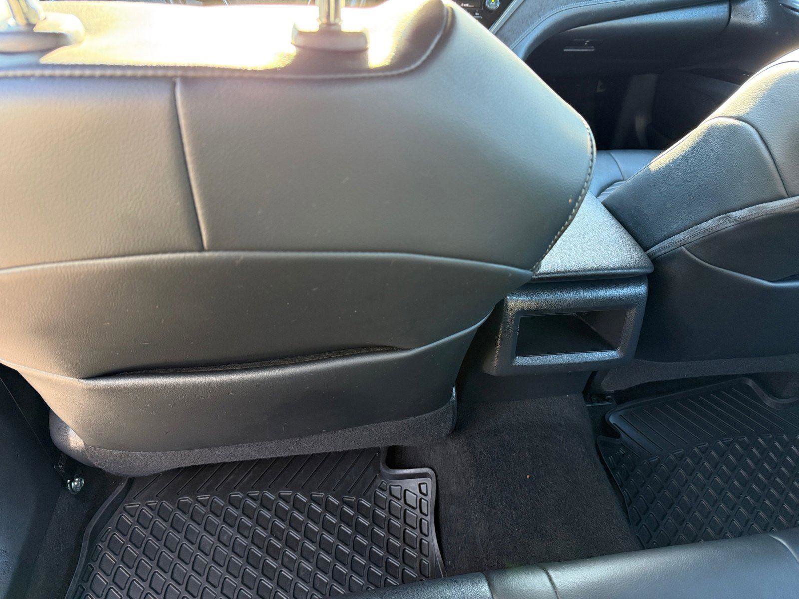 Used 2020 Toyota Camry SE image 12