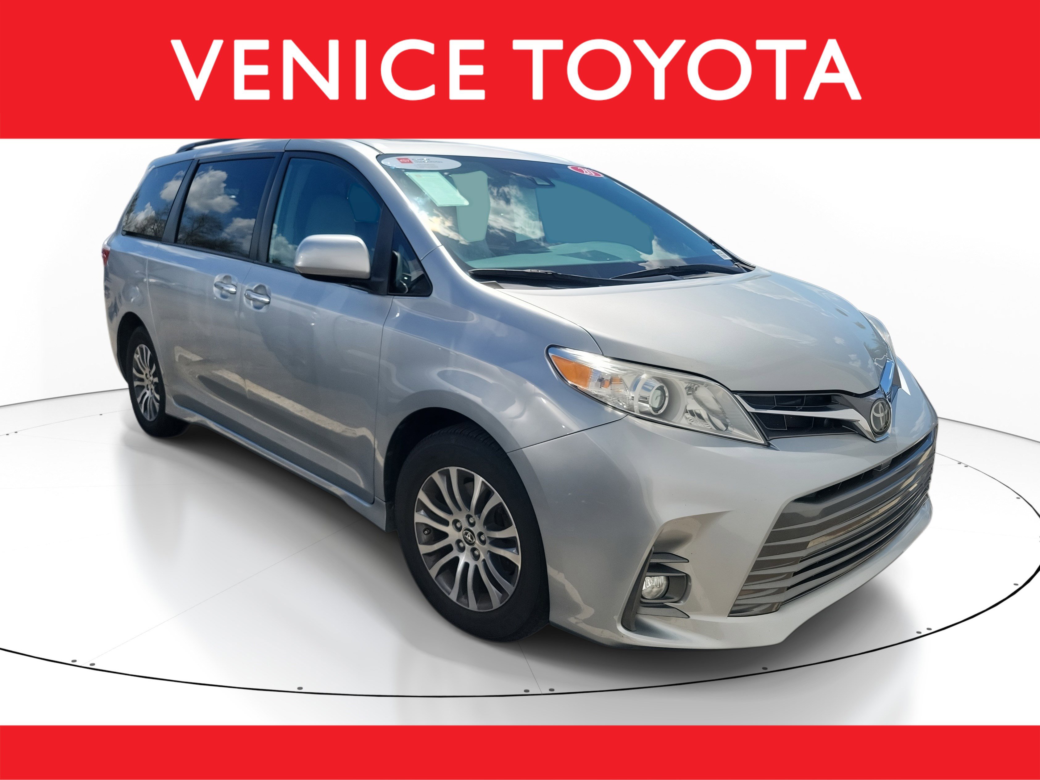 Used 2020 Toyota Sienna XLE image 1