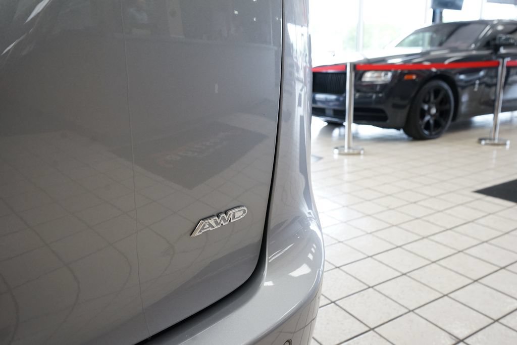 Used 2021 Chrysler Pacifica Touring-L w/ Uconnect Theater Family Group AWD/4WD image 17