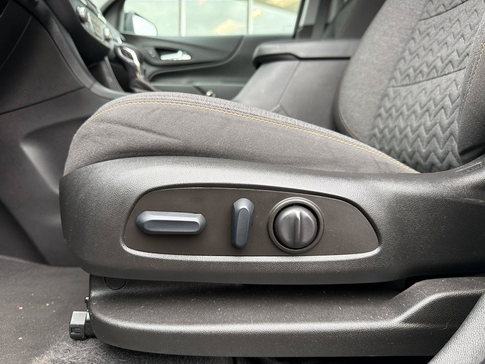 Used 2022 Chevrolet Equinox LT AWD/4WD image 16