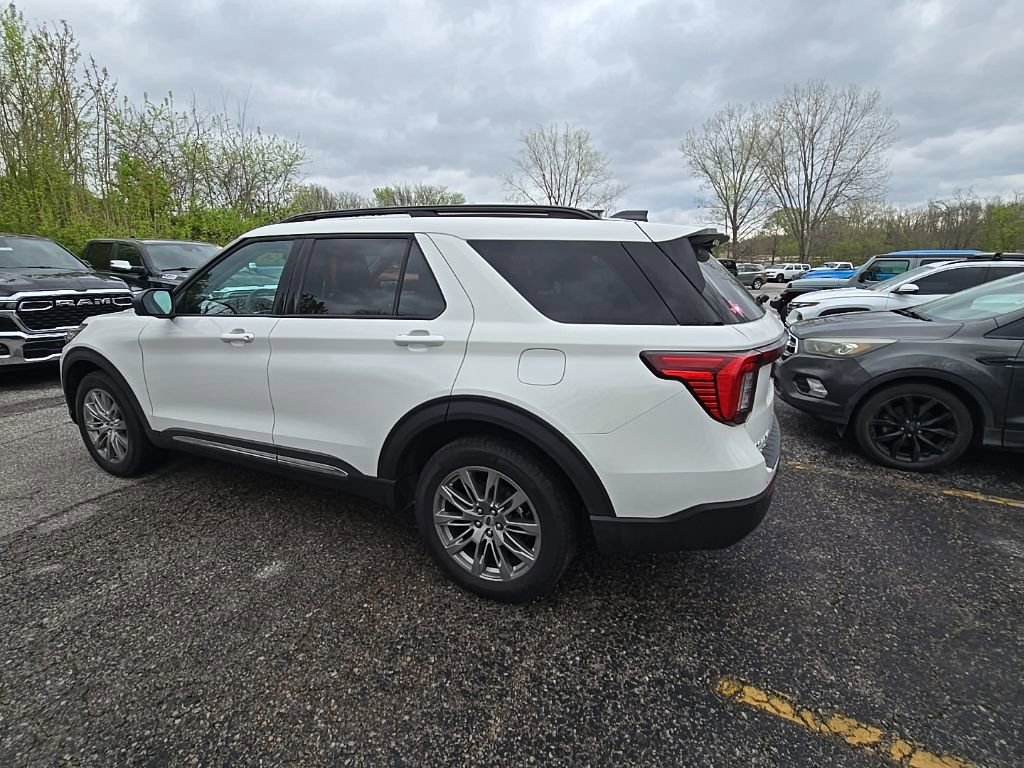 Used 2025 Ford Explorer Active w/ Active Comfort Package image 4
