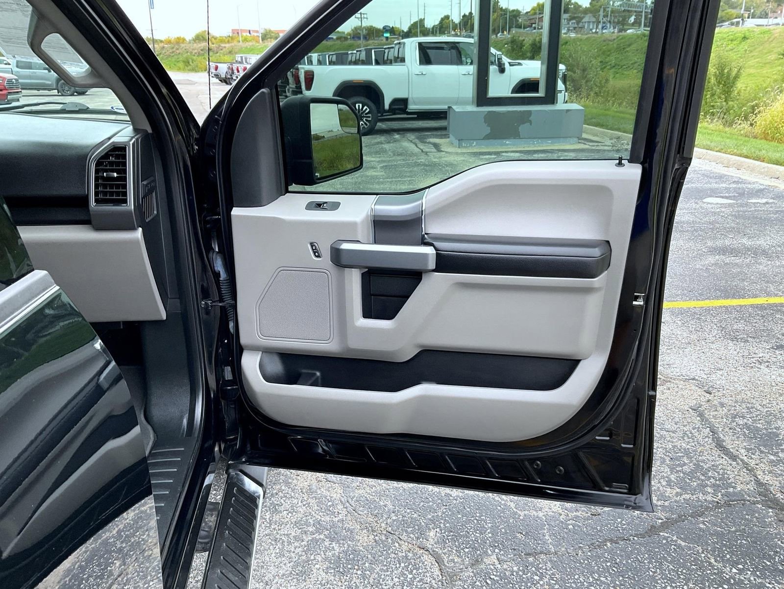 Used 2018 Ford F150 XLT w/ Equipment Group 302A Luxury image 16