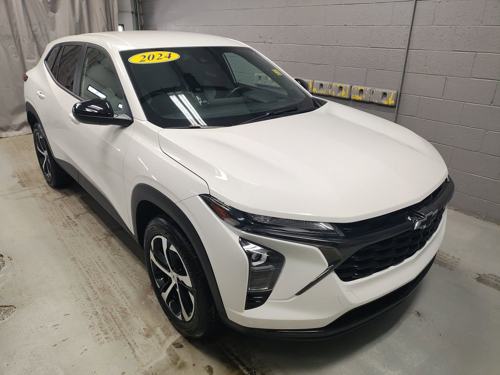 Certified 2024 Chevrolet Trax RS w/ Driver Confidence Package image 5