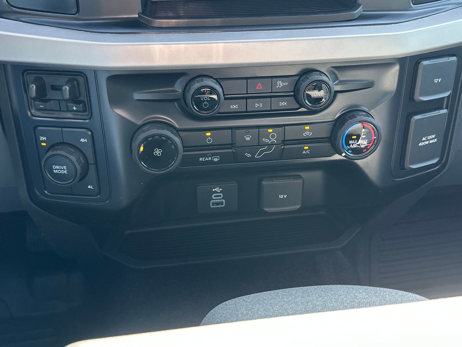 New 2026 Ford F450 XLT w/ XLT Value Package AWD/4WD image 18