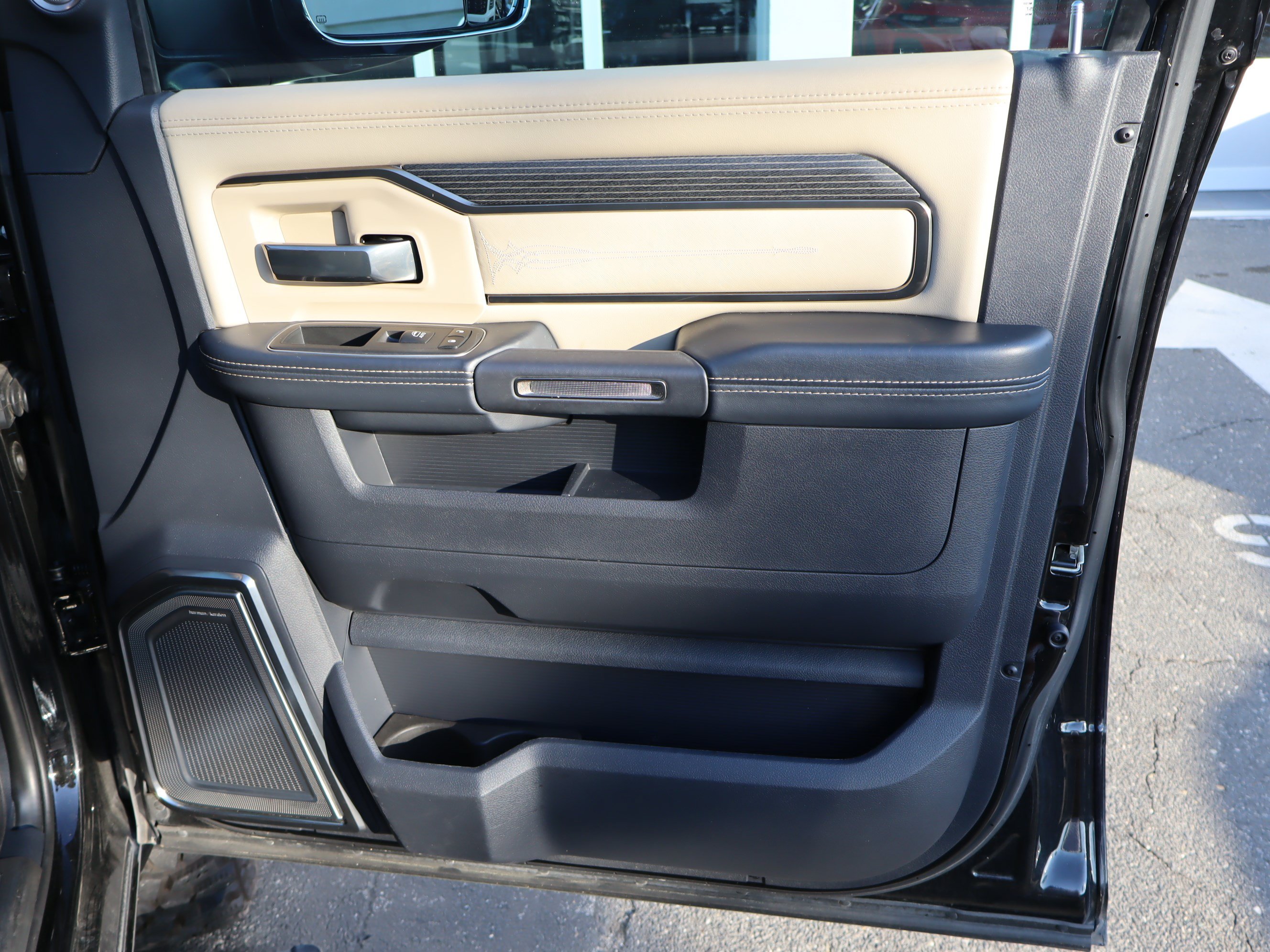 Used 2021 RAM 2500 Limited AWD/4WD image 38